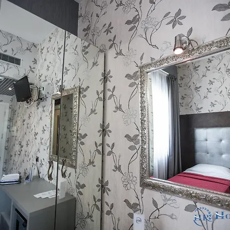 Relax Roma Nord Hotel 4*